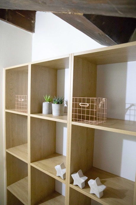 ספריה  בגמר פורמייקה דמוי פורניר אלון מבוקע 